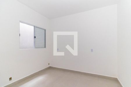 Quarto 1 de apartamento para alugar com 2 quartos, 40m² em Vila Taquari, São Paulo