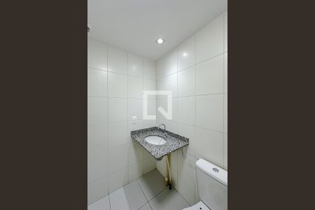 Banheiro de kitnet/studio para alugar com 1 quarto, 36m² em Vila Firmiano Pinto, São Paulo