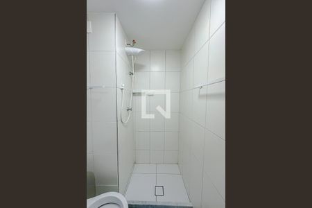 Banheiro de kitnet/studio para alugar com 1 quarto, 36m² em Vila Firmiano Pinto, São Paulo