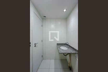 Banheiro de kitnet/studio para alugar com 1 quarto, 36m² em Vila Firmiano Pinto, São Paulo