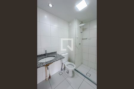 Banheiro de kitnet/studio para alugar com 1 quarto, 36m² em Vila Firmiano Pinto, São Paulo