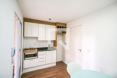 Sala e cozinha de apartamento para alugar com 2 quartos, 28m² em Vila Esperança, São Paulo