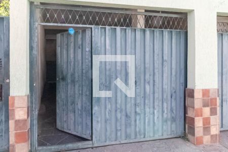 Casa à venda com 135m², 3 quartos e 2 vagas Casa à venda com 135m², 3 quartos e 2 vagasFachada