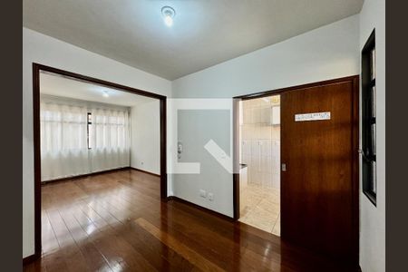 Sala de apartamento à venda com 3 quartos, 100m² em Santo Antônio, Belo Horizonte