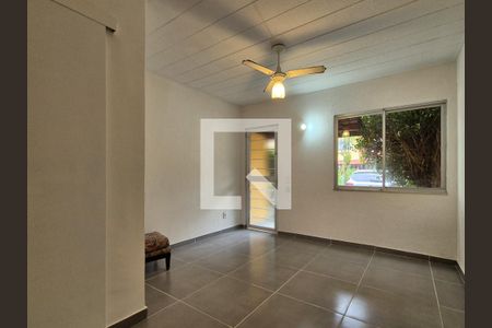 Sala de casa de condomínio à venda com 2 quartos, 62m² em Vargem Grande, Rio de Janeiro