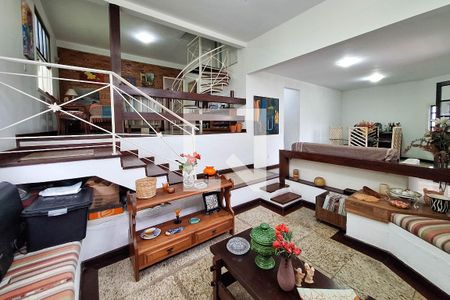 Sala 1 de casa à venda com 3 quartos, 300m² em Itaipu, Niterói