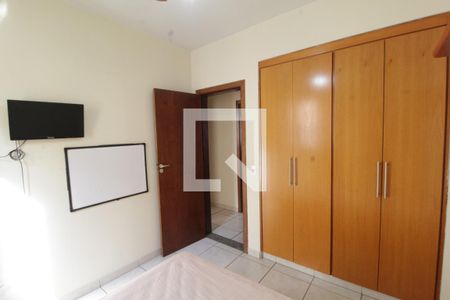 Quarto 2 de apartamento para alugar com 3 quartos, 80m² em Santa Mônica, Uberlândia