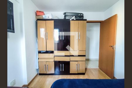 Quarto de apartamento para alugar com 2 quartos, 60m² em Buritis, Belo Horizonte