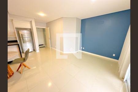 Sala de TV de apartamento para alugar com 2 quartos, 80m² em Jurerê, Florianópolis