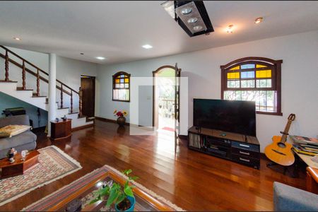 Sala de casa à venda com 3 quartos, 280m² em Serra, Belo Horizonte