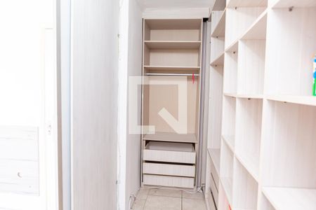 Closet de apartamento para alugar com 1 quarto, 48m² em Vila Domitila, São Paulo