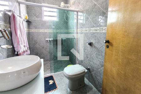 Casa à venda com 250m², 3 quartos e 2 vagas Casa à venda com 250m², 3 quartos e 2 vagasBanheiro