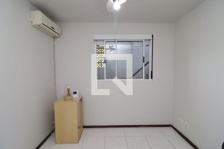 Quarto de casa para alugar com 2 quartos, 173m² em Portuguesa, Rio de Janeiro