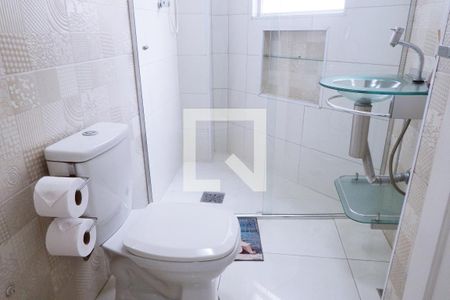 Banheiro de kitnet/studio para alugar com 1 quarto, 40m² em Centro, São Vicente