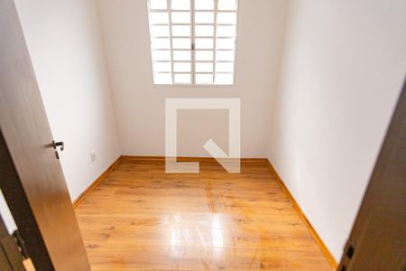 Quarto 2 de apartamento para alugar com 2 quartos, 47m² em Itapoã, Belo Horizonte