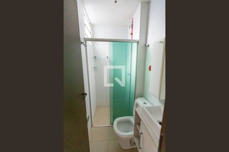 Banheiro de apartamento para alugar com 2 quartos, 47m² em Itapoã, Belo Horizonte