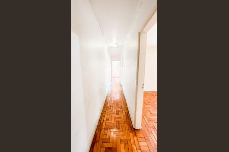 Corredor de casa à venda com 3 quartos, 125m² em Vila Scarpelli, Santo André