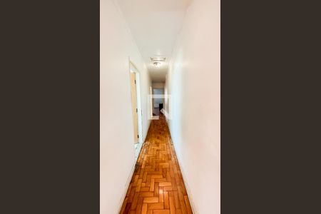 Corredor de casa à venda com 3 quartos, 125m² em Vila Scarpelli, Santo André