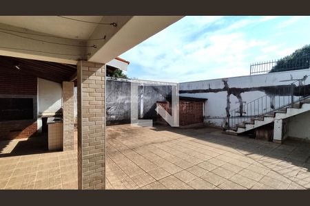 Casa à venda com 300m², 3 quartos e 3 vagas Casa à venda com 300m², 3 quartos e 3 vagasQuintal - Churrasqueira