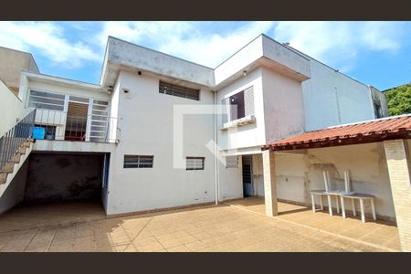 Casa à venda com 300m², 3 quartos e 3 vagas Casa à venda com 300m², 3 quartos e 3 vagasQuintal