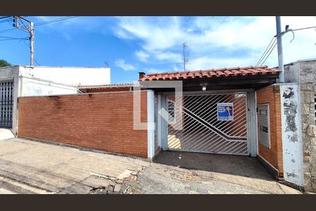 Casa à venda com 300m², 3 quartos e 3 vagas Casa à venda com 300m², 3 quartos e 3 vagasFachada Externa