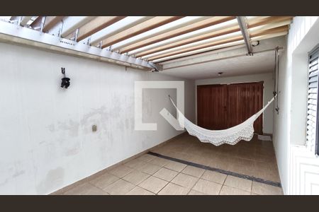 Casa à venda com 300m², 3 quartos e 3 vagas Casa à venda com 300m², 3 quartos e 3 vagasGaragem