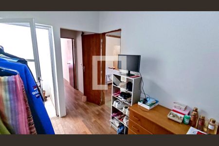 Casa à venda com 300m², 3 quartos e 3 vagas Casa à venda com 300m², 3 quartos e 3 vagasEscritório