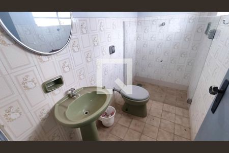 Casa à venda com 300m², 3 quartos e 3 vagas Casa à venda com 300m², 3 quartos e 3 vagasBanheiro de serviço