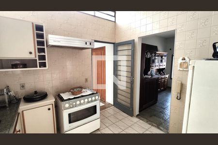 Casa à venda com 300m², 3 quartos e 3 vagas Casa à venda com 300m², 3 quartos e 3 vagasCozinha