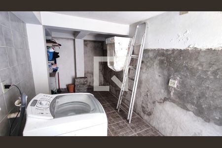 Casa à venda com 300m², 3 quartos e 3 vagas Casa à venda com 300m², 3 quartos e 3 vagasLavanderia
