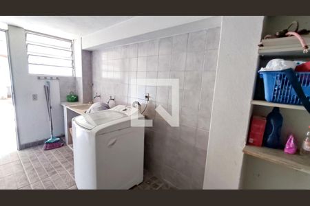 Casa à venda com 300m², 3 quartos e 3 vagas Casa à venda com 300m², 3 quartos e 3 vagasLavanderia