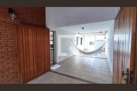 Casa à venda com 300m², 3 quartos e 3 vagas Casa à venda com 300m², 3 quartos e 3 vagasGaragem