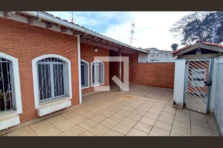 Casa à venda com 300m², 3 quartos e 3 vagas Casa à venda com 300m², 3 quartos e 3 vagasFachada Interna