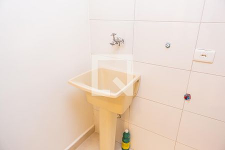 Sala/Cozinha/Área de Serviço de apartamento à venda com 1 quarto, 30m² em Vila Pierina, São Paulo