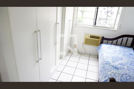 Quarto 1 de apartamento para alugar com 2 quartos, 48m² em Camorim, Rio de Janeiro