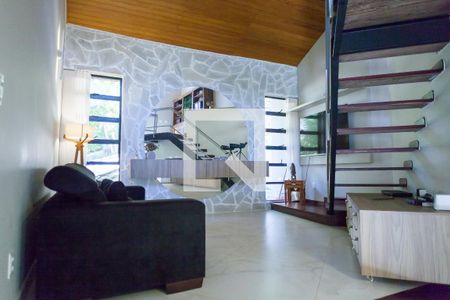 sala de tv de casa de condomínio à venda com 4 quartos, 480m² em Retiro do Chalé, Brumadinho