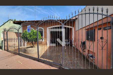 Casa à venda com 163m², 2 quartos e 1 vaga Casa à venda com 163m², 2 quartos e 1 vagaFachada