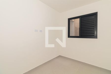 Quarto 2 de apartamento para alugar com 2 quartos, 40m² em Vila Nivi, São Paulo