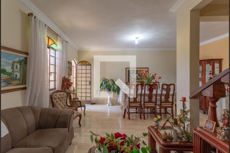 Sala de casa à venda com 3 quartos, 120m² em Santa Amélia, Belo Horizonte