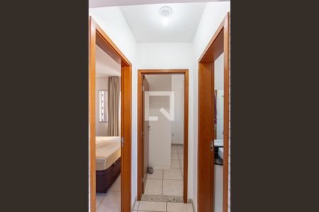 Corredor de apartamento à venda com 2 quartos, 60m² em Manacás, Belo Horizonte