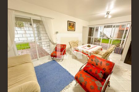 Sala de TV de casa para alugar com 3 quartos, 110m² em Canasvieiras, Florianópolis