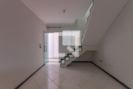 Sala de casa de condomínio para alugar com 2 quartos, 70m² em Santa Mônica, Belo Horizonte
