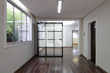 Sala de TV de casa à venda com 4 quartos, 313m² em Planalto, Belo Horizonte