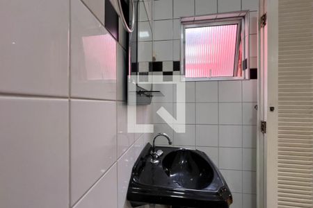 Banheiro de casa para alugar com 1 quarto, 42m² em Jardim Botucatu, São Paulo
