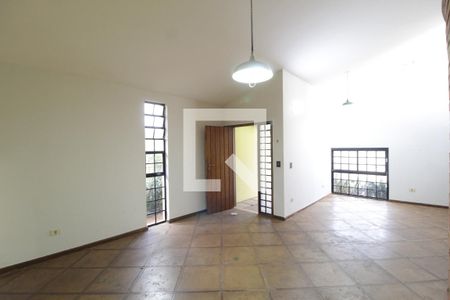 Casa para alugar com 4 quartos, 230m² em Jardim Karaíba, Uberlândia