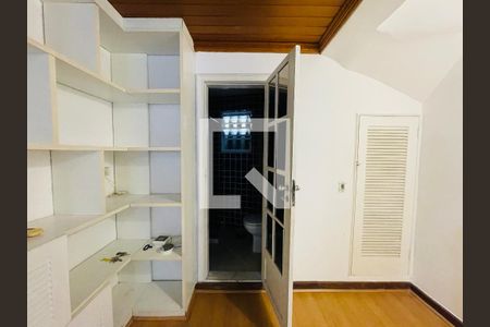 Sala de casa à venda com 2 quartos, 136m² em Cosme Velho, Rio de Janeiro