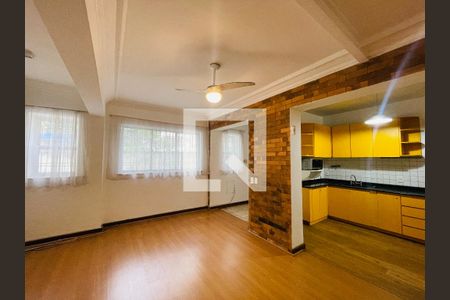 Sala de casa à venda com 2 quartos, 136m² em Cosme Velho, Rio de Janeiro