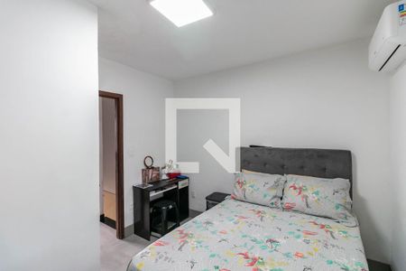 Quarto de casa à venda com 2 quartos, 150m² em João Pinheiro, Belo Horizonte