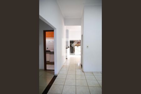 Corredor  de casa para alugar com 3 quartos, 180m² em Chácaras Recreio São João, Goiânia