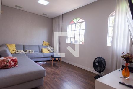 Sala de TV de casa à venda com 5 quartos, 250m² em Ouro Preto, Belo Horizonte